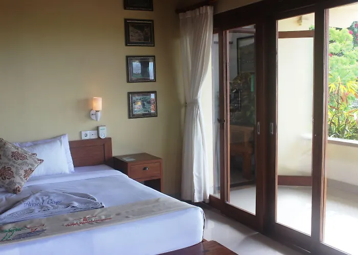 Hotel Cafe & Kebun Wayan 3*