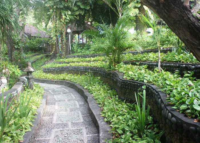 Hotel Cafe & Kebun Wayan 3*